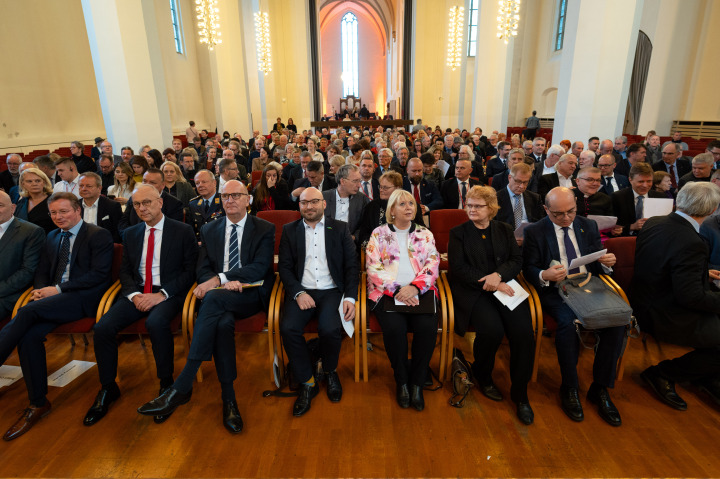 Blick in den Festsaal zu Beginn der Gedenkveranstaltung