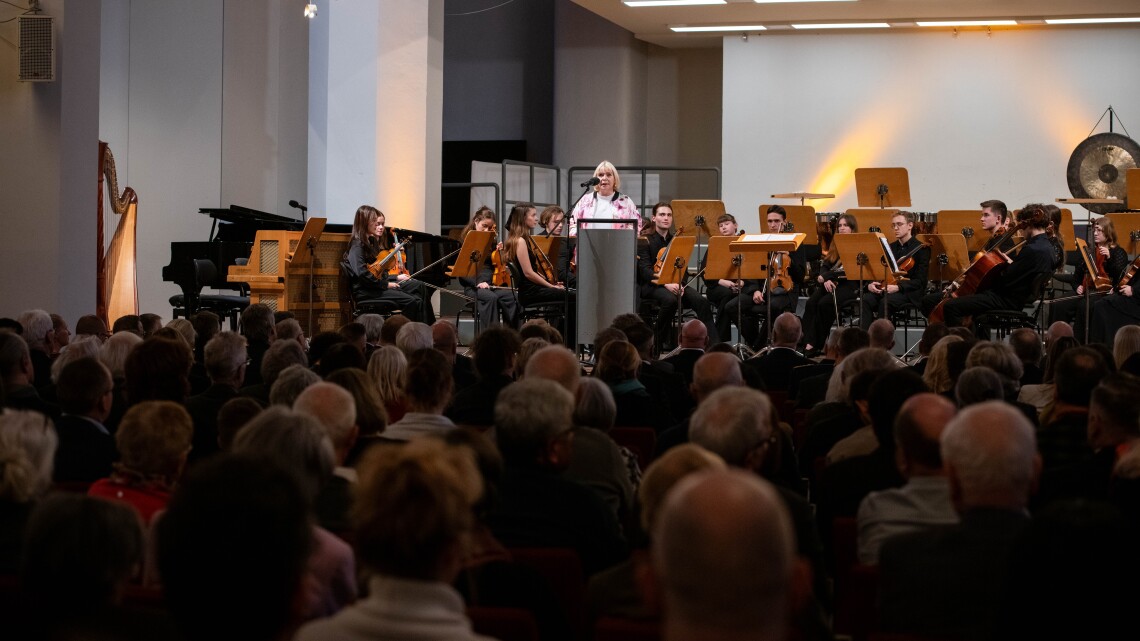 Blick in den Festsaal während des Grußwortes der Landtagspräsidentin Prof. Dr. Ulrike Liedtke 