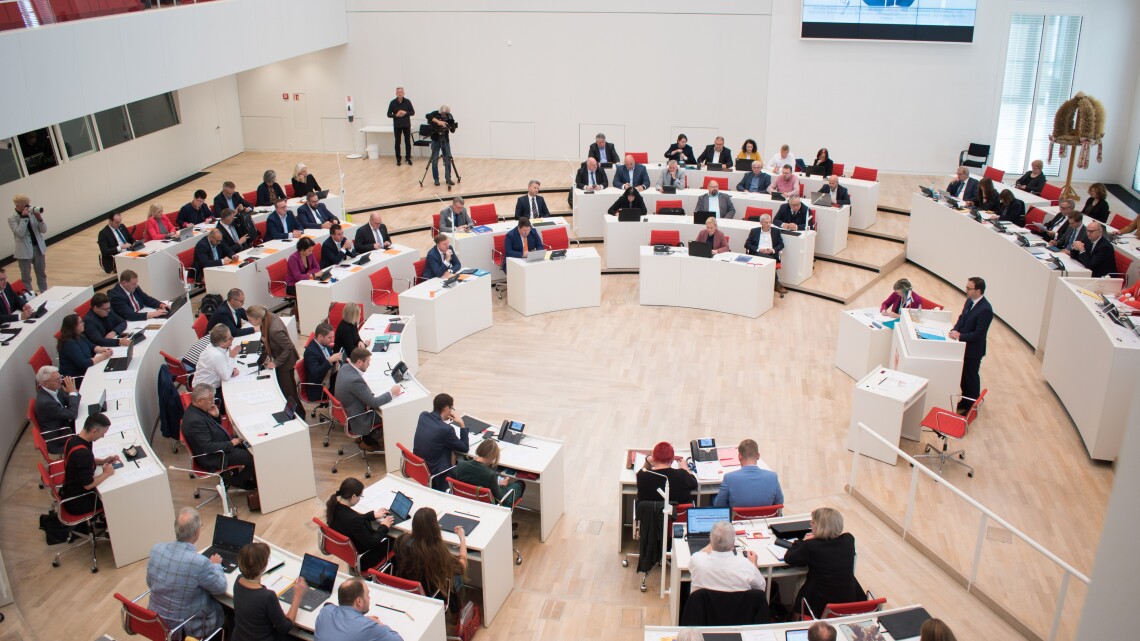 Blick in den Plenarsaal zu Beginn der Aktuellen Stunde auf Antrag der CDU-Fraktion.