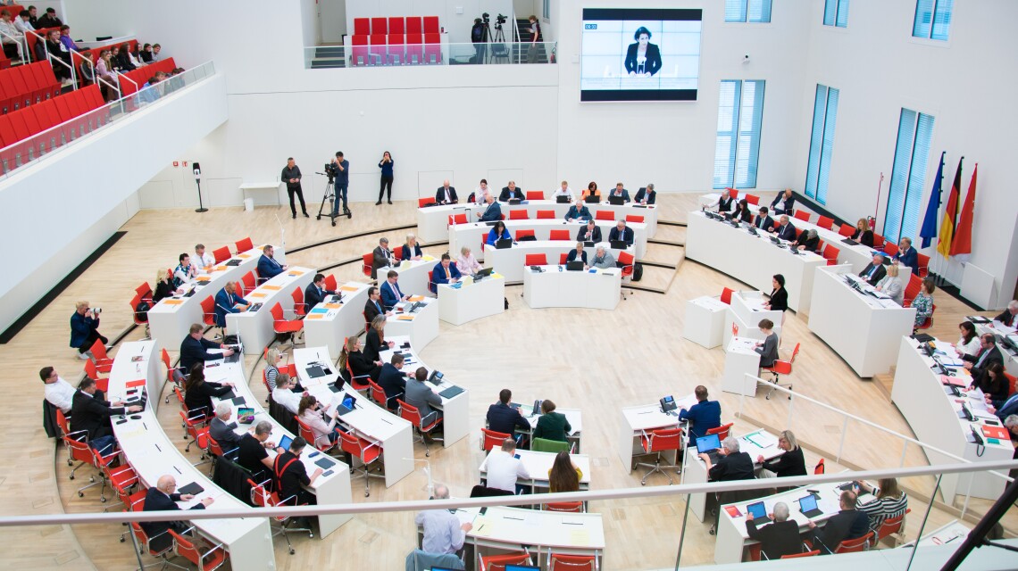 Blick in den Plenarsaal zu Beginn der Aktuellen Stunde auf Antrag der CDU-Fraktion in der 104. Sitzung des Landtages Brandenburg.