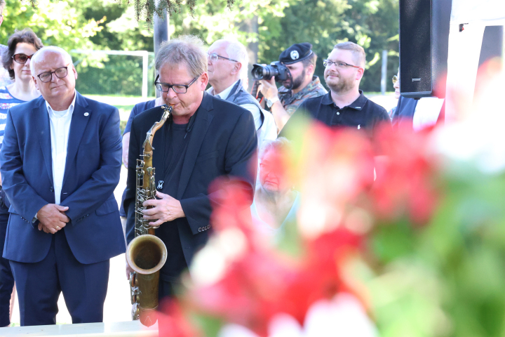 Musikalisch umrahmt wurde die Veranstaltung in Heinersdorf, Großbeeren, von Rainer Theobald.