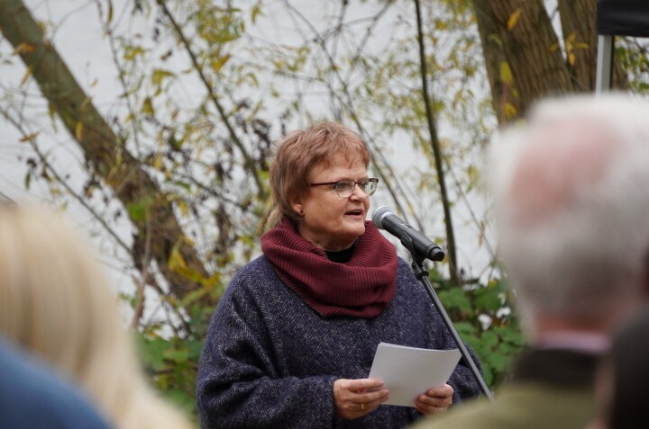 Die Aufarbeitungsbeauftragten Maria Nooke erinnert mit einem Grußwort an den Fall der Berliner Mauer.