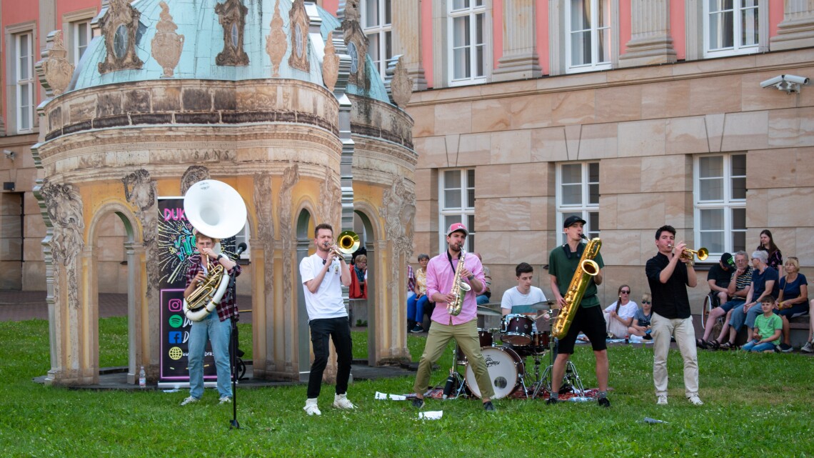 Brassband „Duke Brass“ aus Kleinmachnow begeisterten die Gäste der zweiten Veranstaltung „Kunst zur Zeit 2024“