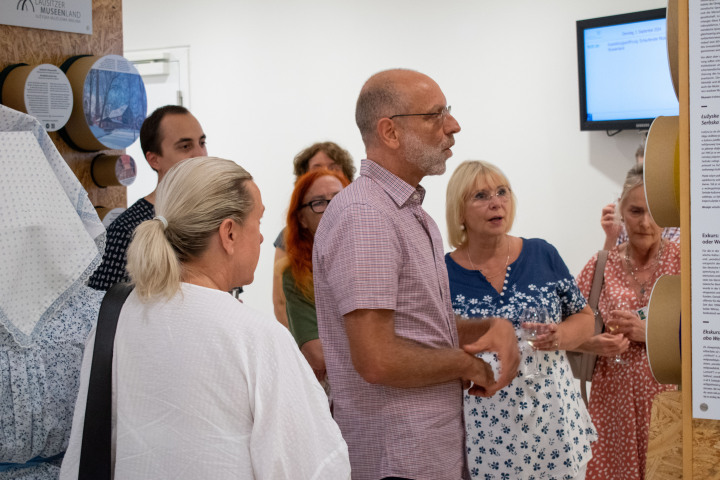 Führung durch die Ausstellung im Foyer des Landtages.