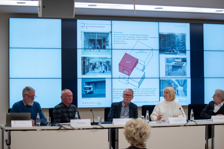 Vorstellung einer Präsentation durch den Architekten, Stadtplaner und Denkmalpfleger Jörg Limberg