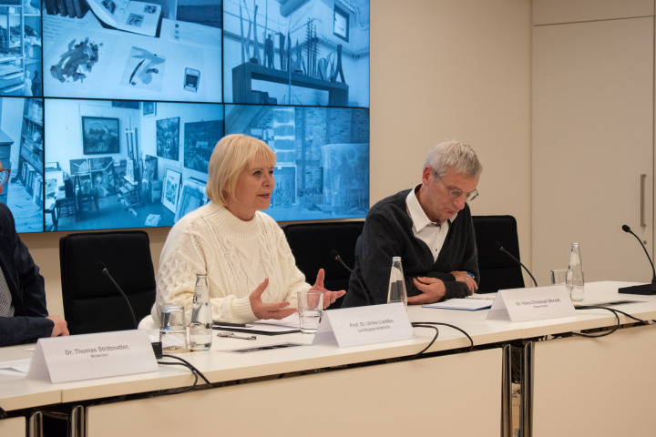 Landtagspräsidentin Prof. Dr. Ulrike Liedtke (l.) und Abgeordneter Dr. Hans-Christoph Berndt (r.) im Austausch mit dem Publikum