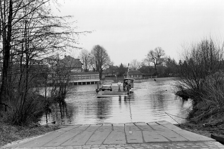 Wanderung durch die Mark Brandenburg, Fähre Geltow - Caputh 1990