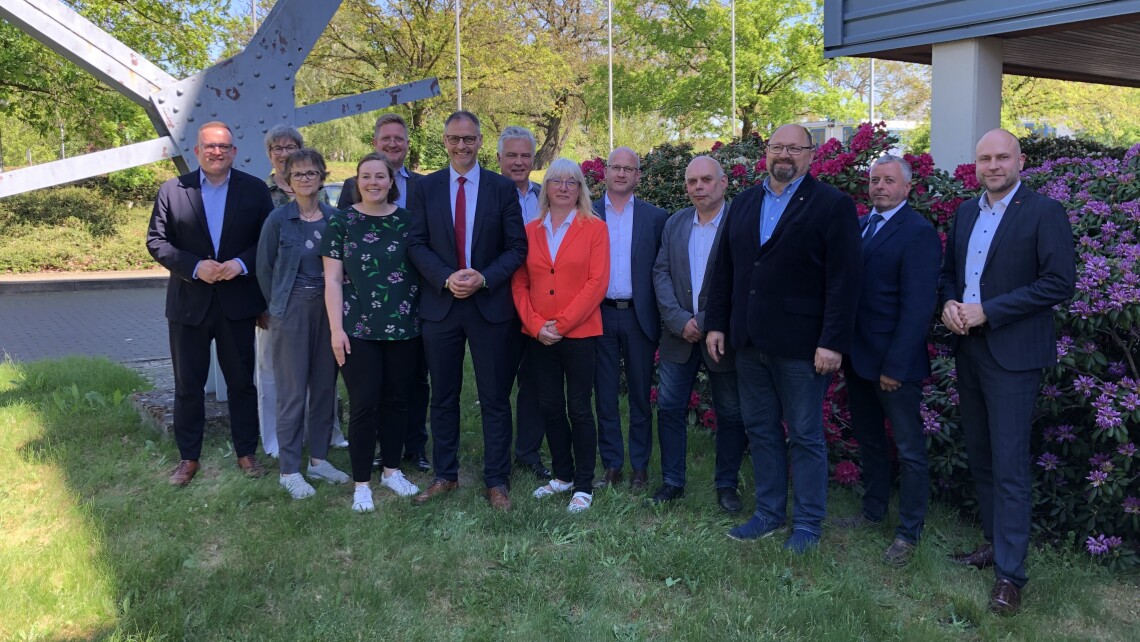 Gruppenfoto aller Mitglieder des Sonderausschusses Strukturentwicklung in der Lausitz