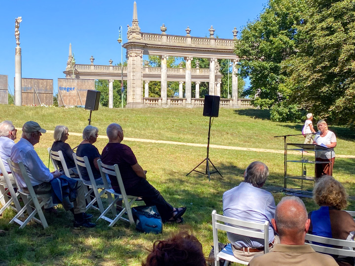 Landtagspräsidentin Prof. Dr. Ulrike Liedtke hielt ein Grußwort bei der Gedenkveranstaltung an der Glienicker Brücke zwischen Potsdam und Berlin.