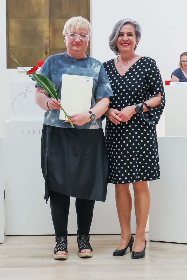 In Vertretung nahm die Lehrerin den Preis für die Preisträgerin der Oberschule Wünsdorf entgegen.