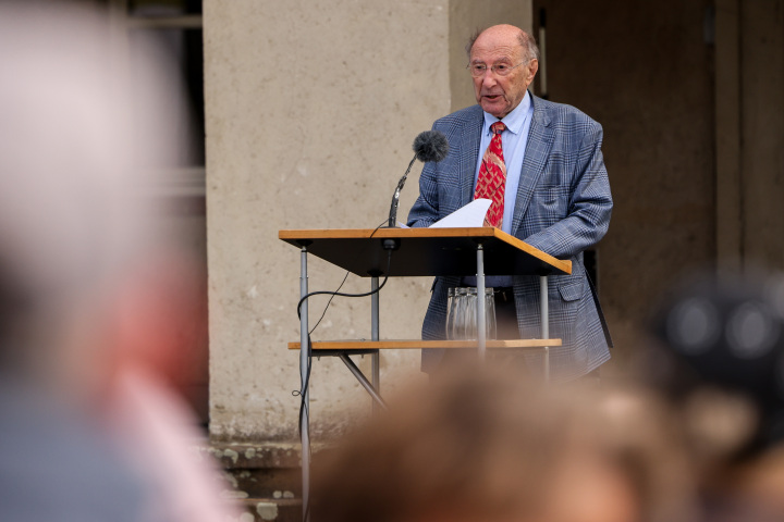 Ansprache des Überlebenden des Konzentrationslagers Ravensbrück Richard Fagot