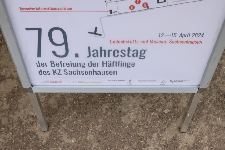 Impression des Gedenkens in der Gedenkstätte Sachsenhausen