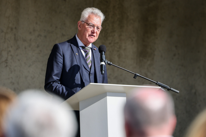 Begrüßung des Präsidenten des Internationalen Sachsenhausen-Komitees Dik de Boef