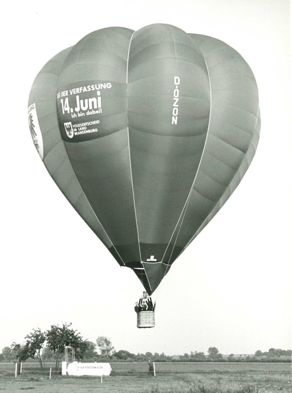 Fahrt im Verfassungsballon am 10. Juni 1992 – in Vorbereitung des Volksentscheides zur Verfassung